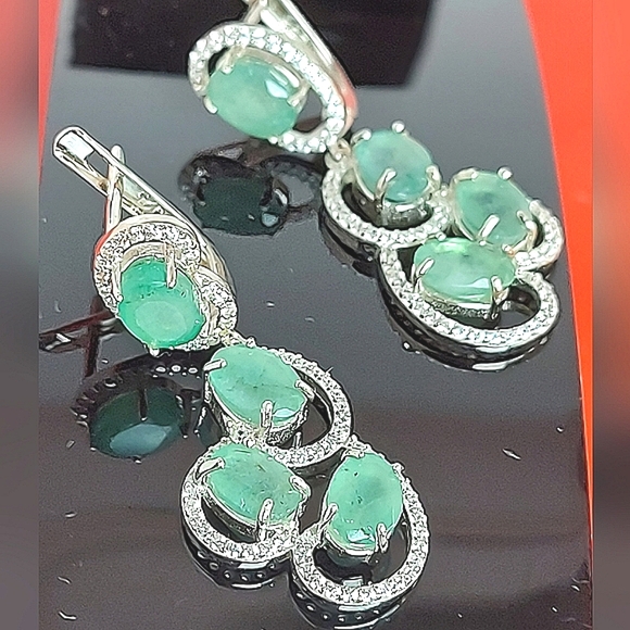 Natural Oval Green‎ Emerald 7x5mm & Cz 925 Sterling Silver Earrings - Picture 4 of 9